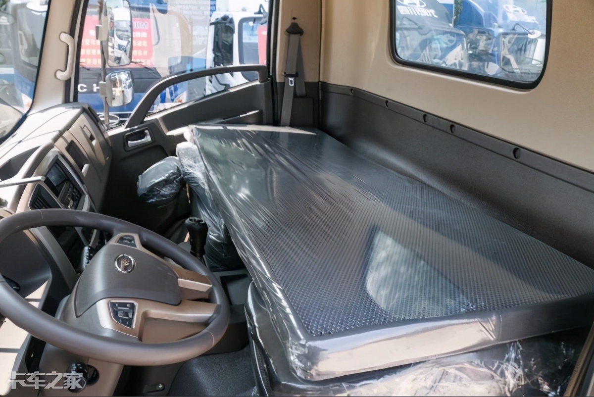 单排轻卡跑长途不必为睡觉发愁,这4款车自带大卧铺