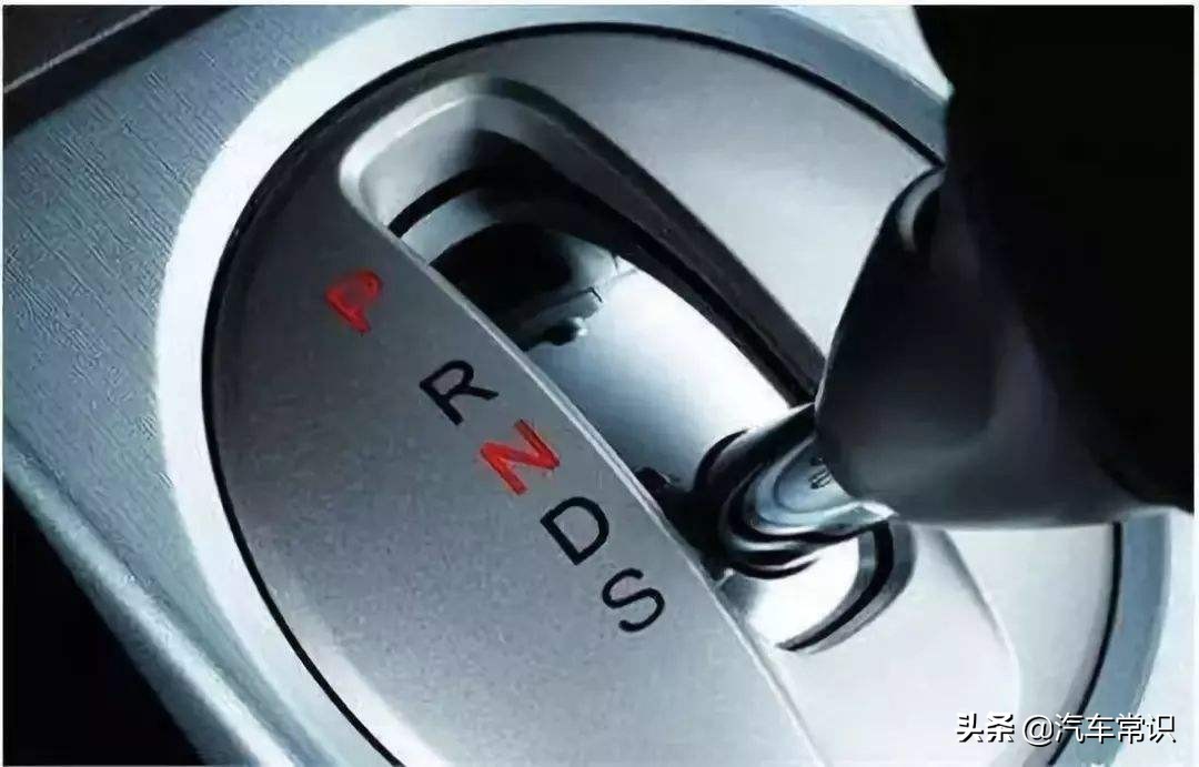 日常开车过程中,挂d档还是s档,这些挂档的方法知道吗?