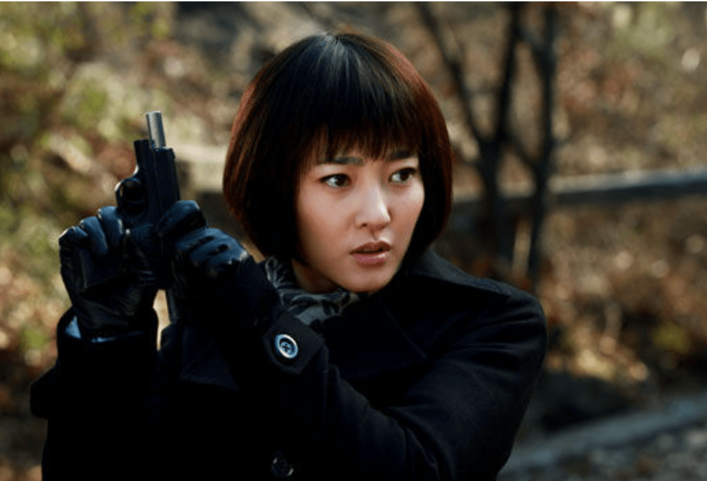 王丽坤也开始有了名气,陆续参演了《金耳环》,《五号特工组》,《八十