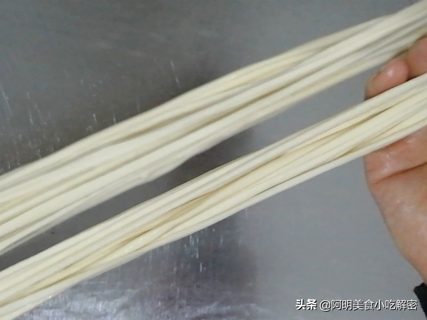 手工拉面的做法和配方（家常拉面的做法好吃又劲道）