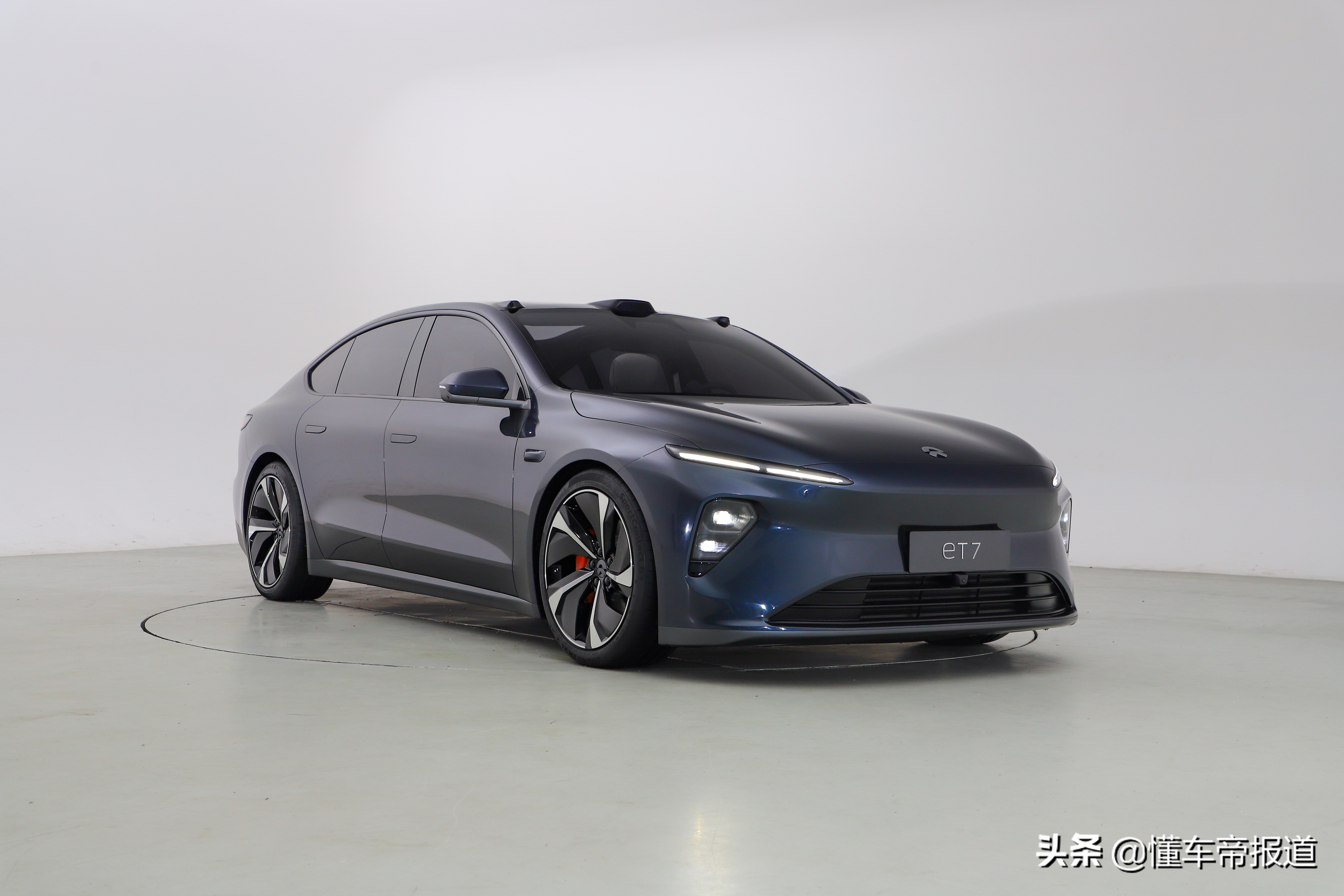 曝光丨蔚来et7路试图曝光:1000公里续航/45万起售,硬飙宝马7系