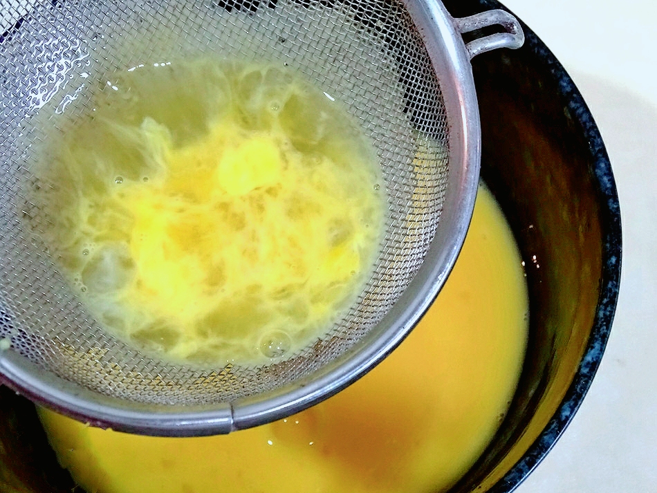 蛋包饭–蛋皮怎样不破皮、不黏锅抓住诀窍，第一次也能做好蛋包饭