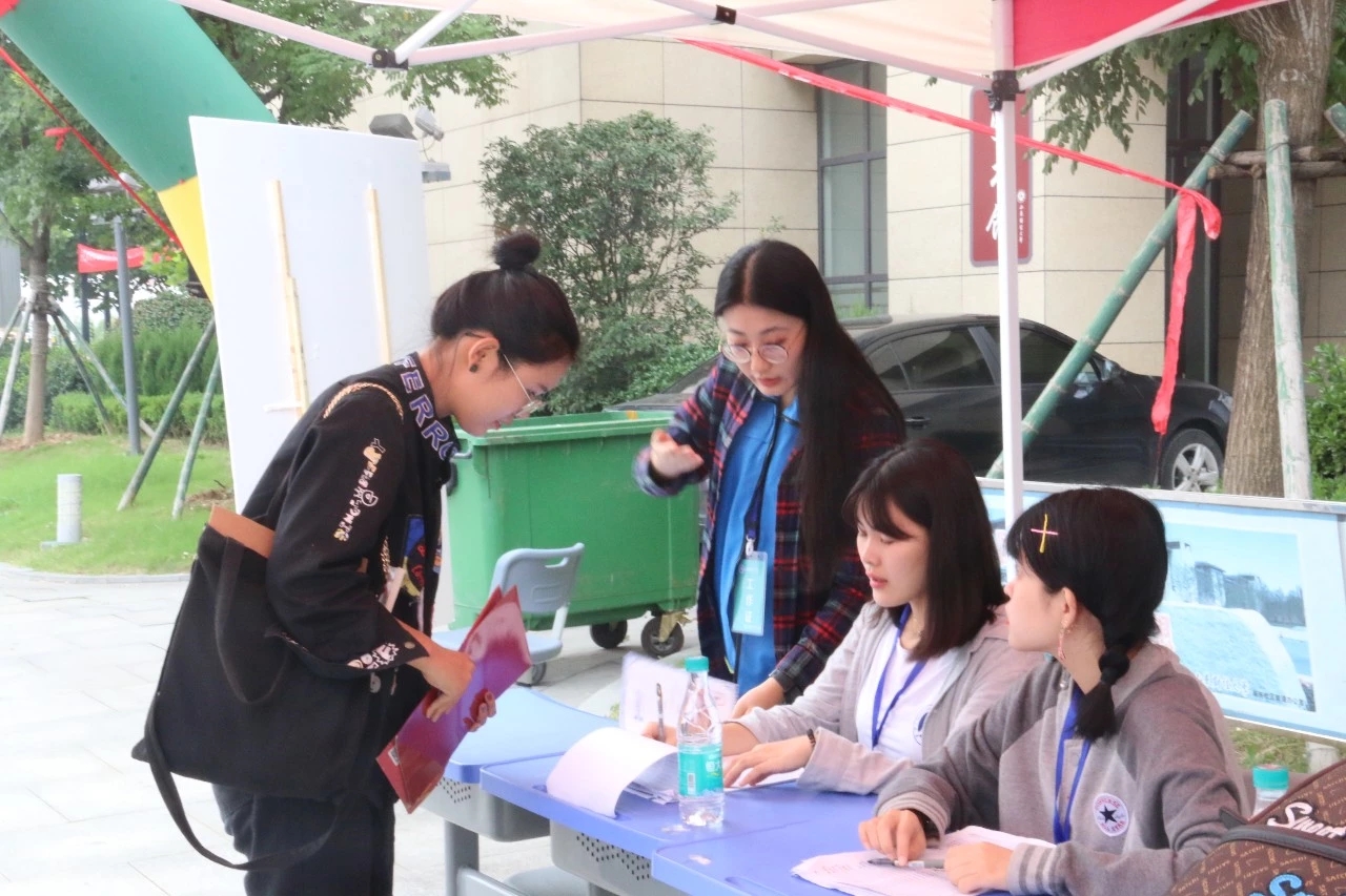 大学生刚上学5天，就被学校劝退，家长无法接受