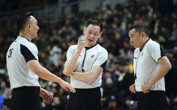 cba裁判为什么没有职业的呢（揭秘CBA裁判！68人仅6人专职，闫军最“专业”，一人没争议）