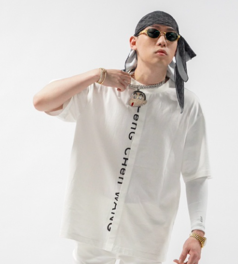 28岁男歌手喜得二胎！结婚3年连生俩女儿，妻子毕业于军艺颜值高