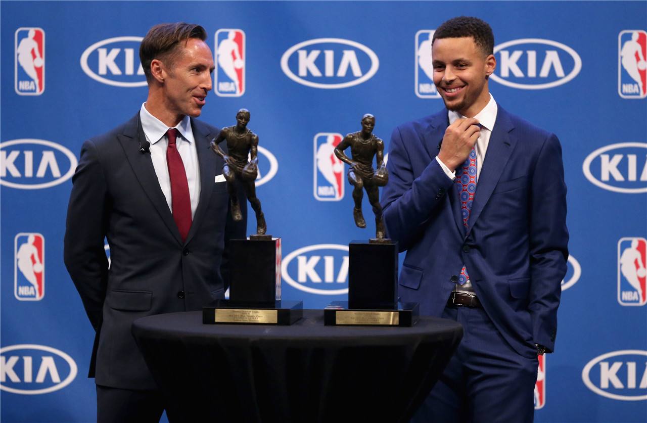 nba 哪些人有mvp(NBA历史上65座MVP都是谁拿了？分卫和小前锋，都只有4人)