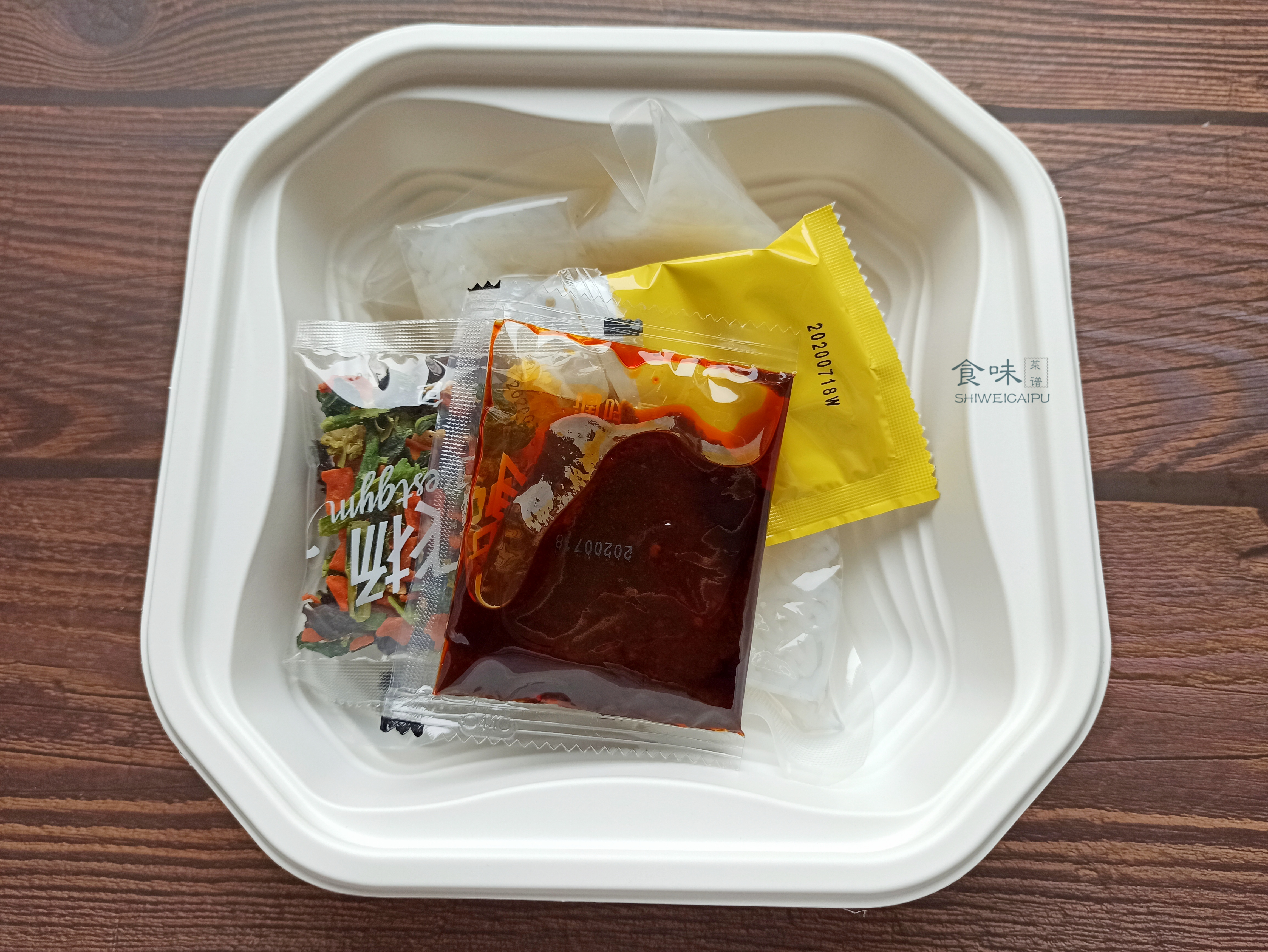 魔芋粉丝做法（40大卡的懒人魔芋酸辣粉3分钟搞定）