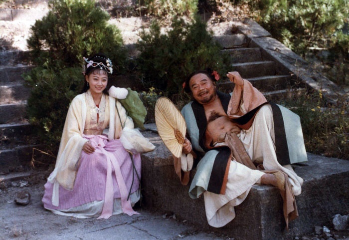 田晓梅饰演的何仙姑和铁牛饰演的汉钟离在影片中,另一位大家熟悉的