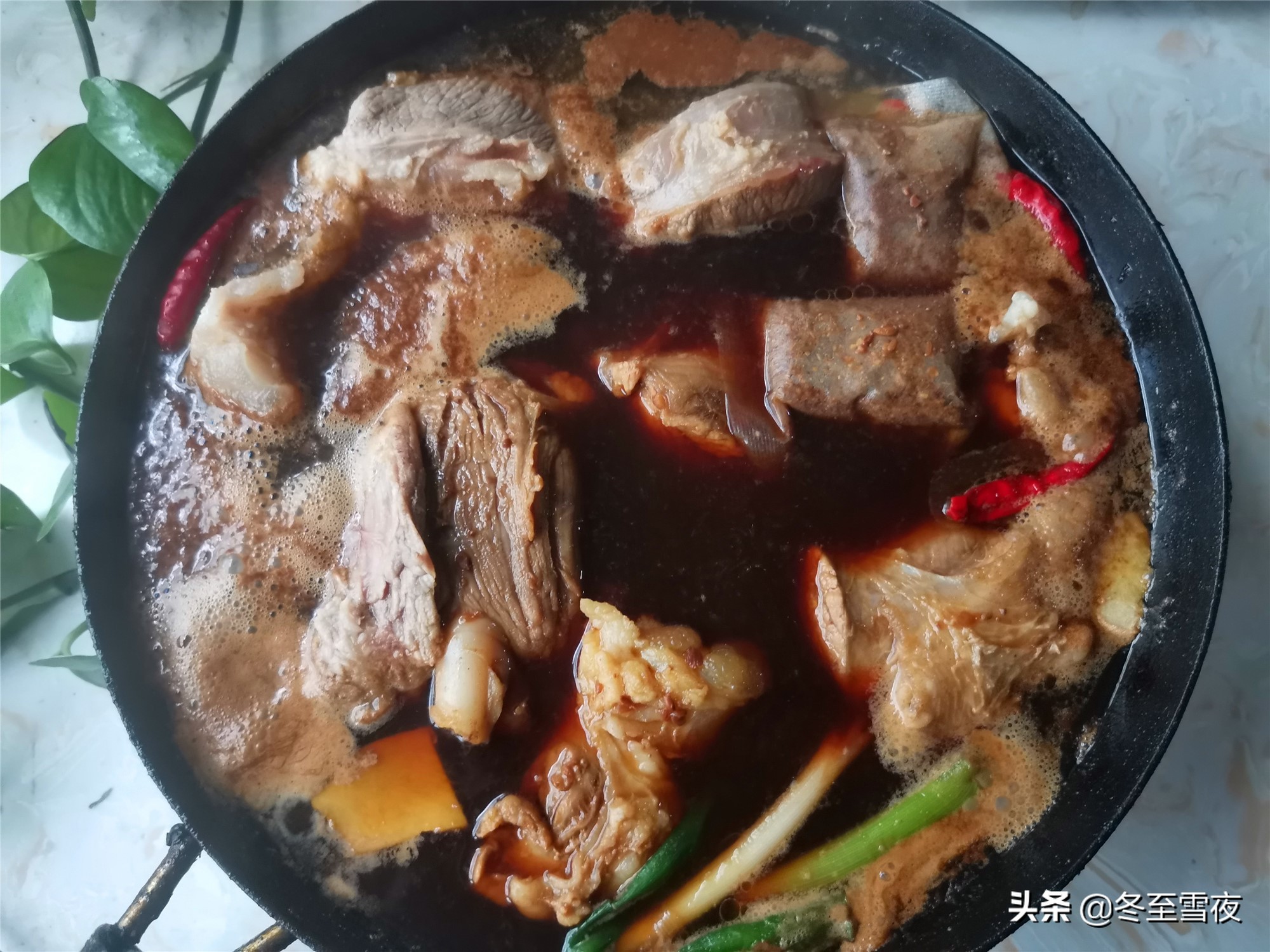 酱牛肉的家庭做法，颜色红润，酱香味浓，牛肉紧致，切片不散