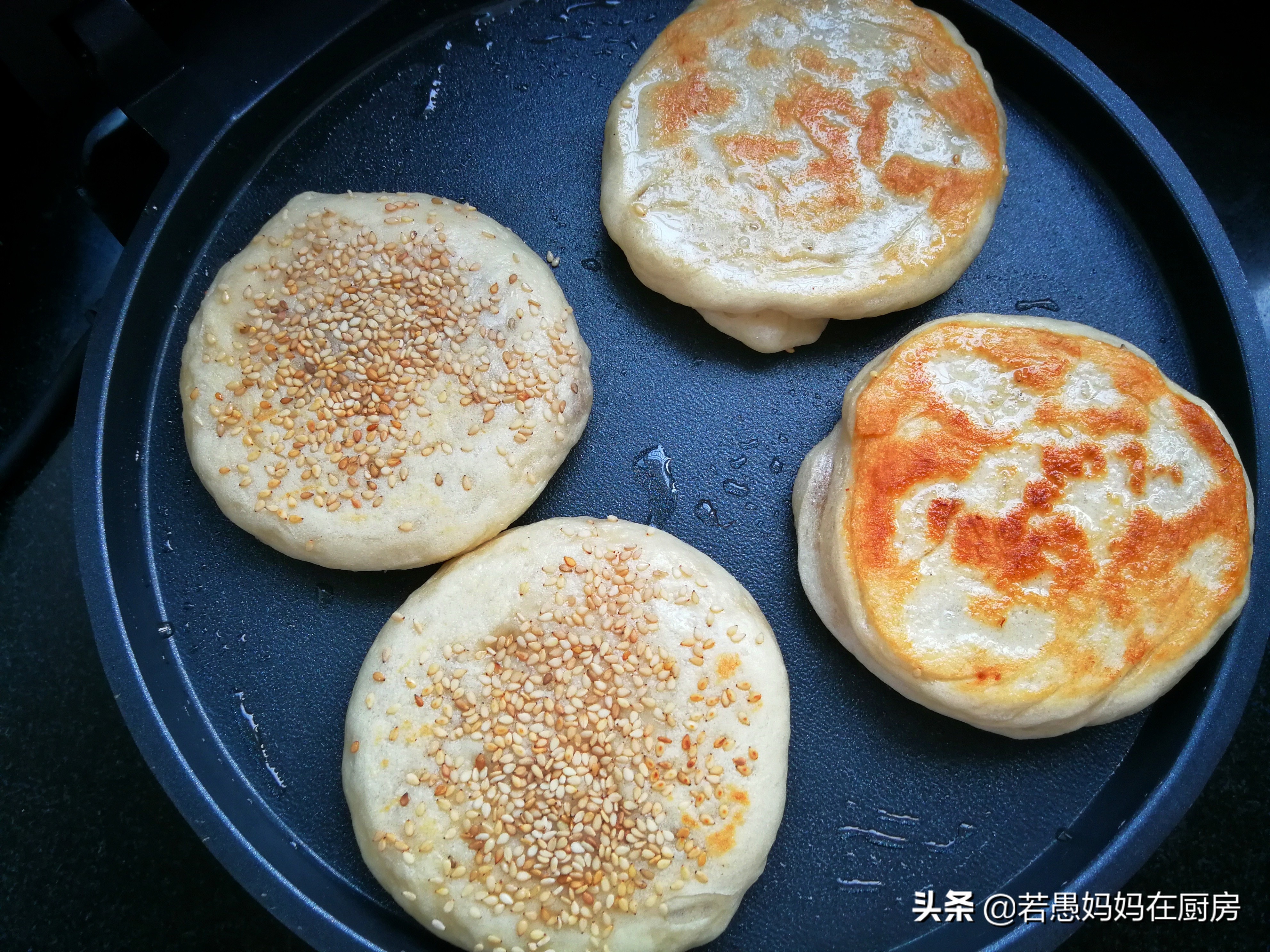 无需烤箱，教你做外酥里软的芝麻烧饼，凉透也不硬，学会可以开店