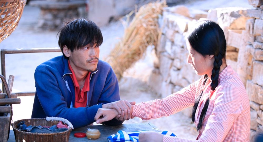 一颗山楂引发的山村血案，牵扯出一个哑巴女人身后隐藏的罪与爱