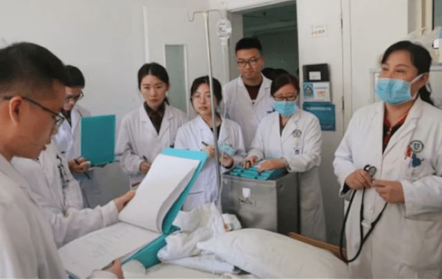 医学生的“十字路口”，考研选专硕还是学硕，未来经历会大不相同