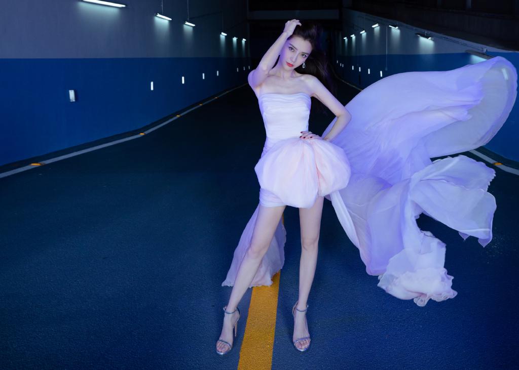 杨颖回应十年前自己很红,遭网友嘲讽靠丈夫,时尚资源飞升惹争议