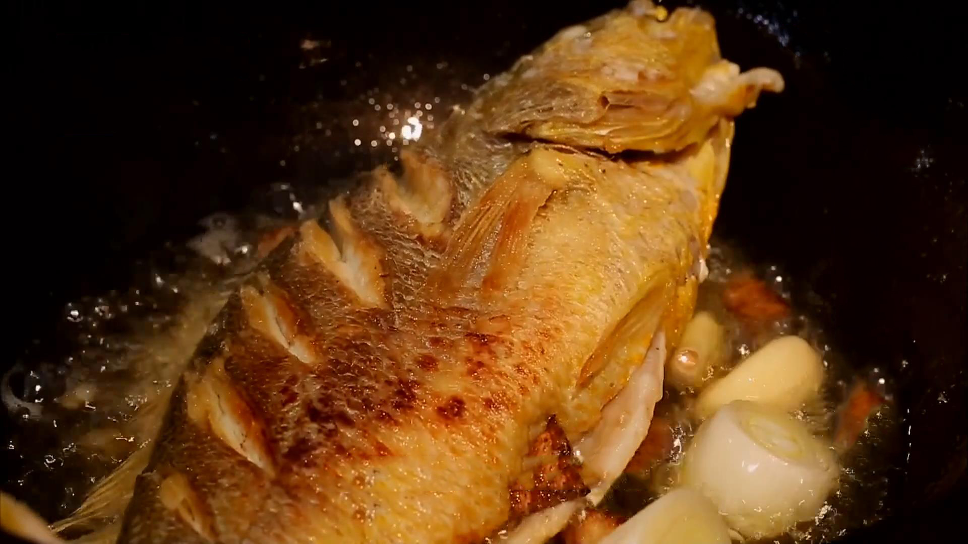 黄花鱼炖豆腐，鲜嫩入味，看着就有食欲