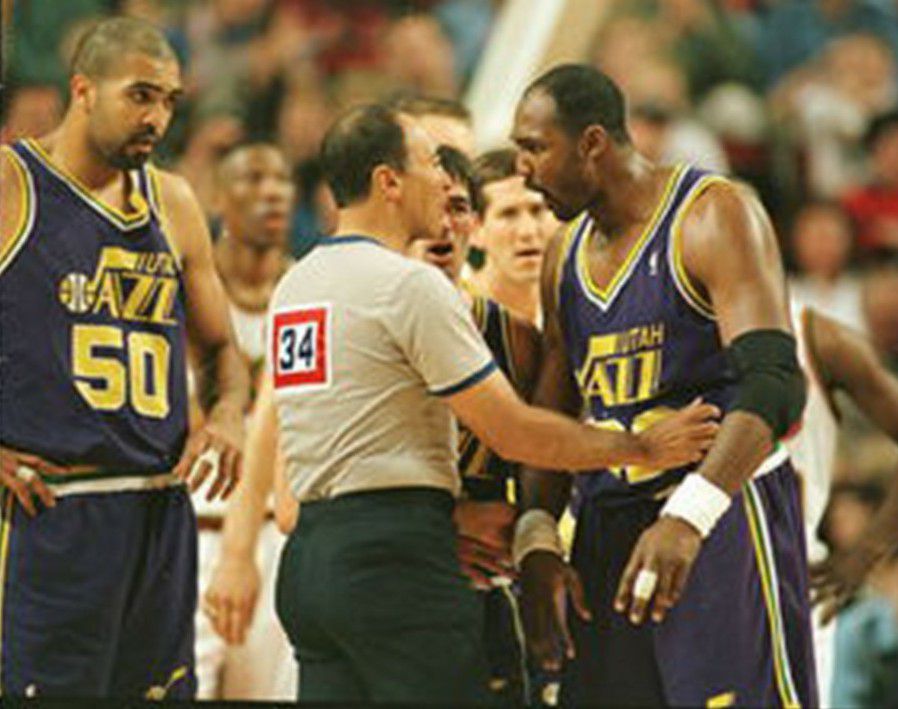 90年代NBA的8大恶汉：华莱士甚至追打球迷，有人差点掐死教练