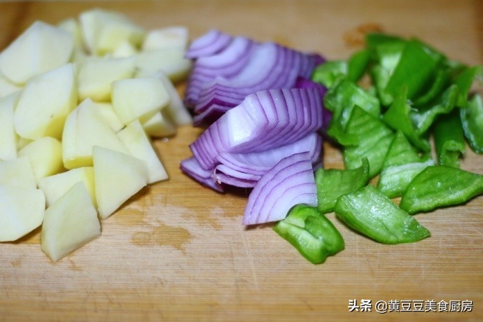 鸡翅怎么腌（教你用最简单的调味料腌制鸡翅）