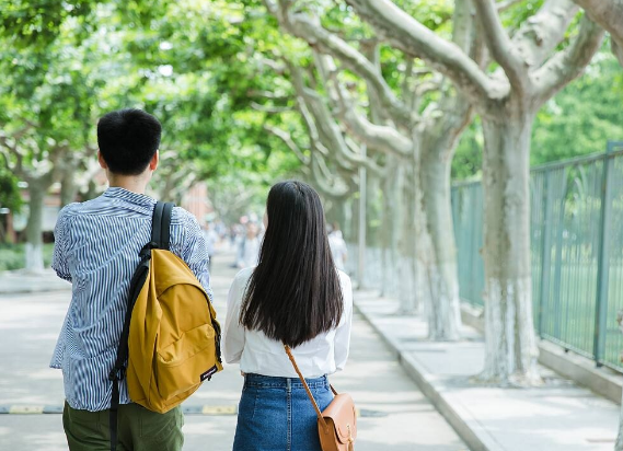 大学生“怀孕”现象接连不断，大四学姐道出真相，大一新生要避免