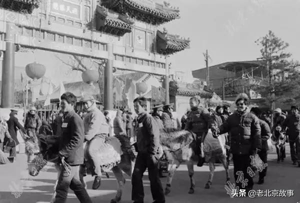 在北京，我们为什么不去逛庙会！