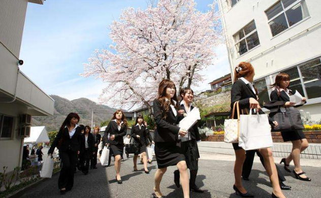 背叛努力：韩国高考原罪，俯瞰5000万人的天空之城