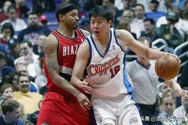 nba球员为什么戴裹脚(他是中国登陆NBA第一人！还晃翻过加内特！)