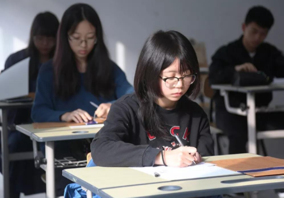 美术生毕业就是失业？他们的发展形势如何，很多人都被蒙骗了