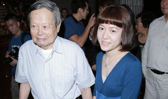 96歲高齡的楊振寧喜得一女？楊振寧與翁帆現身證實