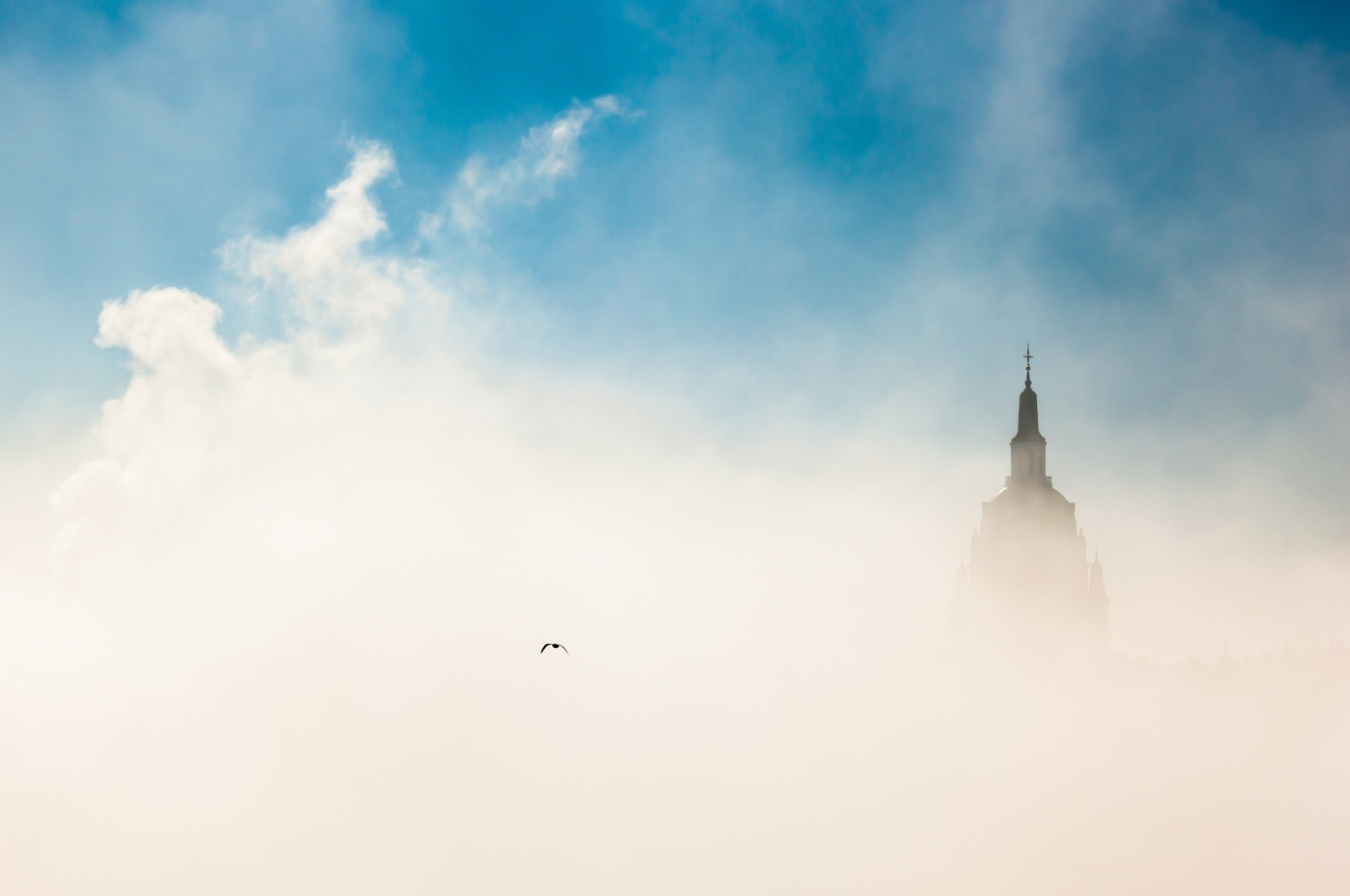 梨叶初红蝉韵歇.银汉风高,玉管声凄切.枕簟乍凉铜漏彻.