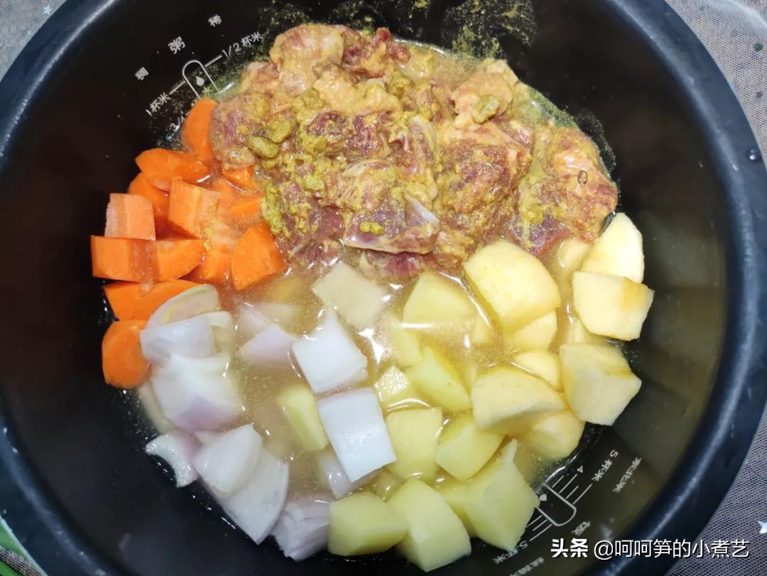 只要电饭煲就能做的咖喱饭，简单又好吃，快手还美味，适合新手党