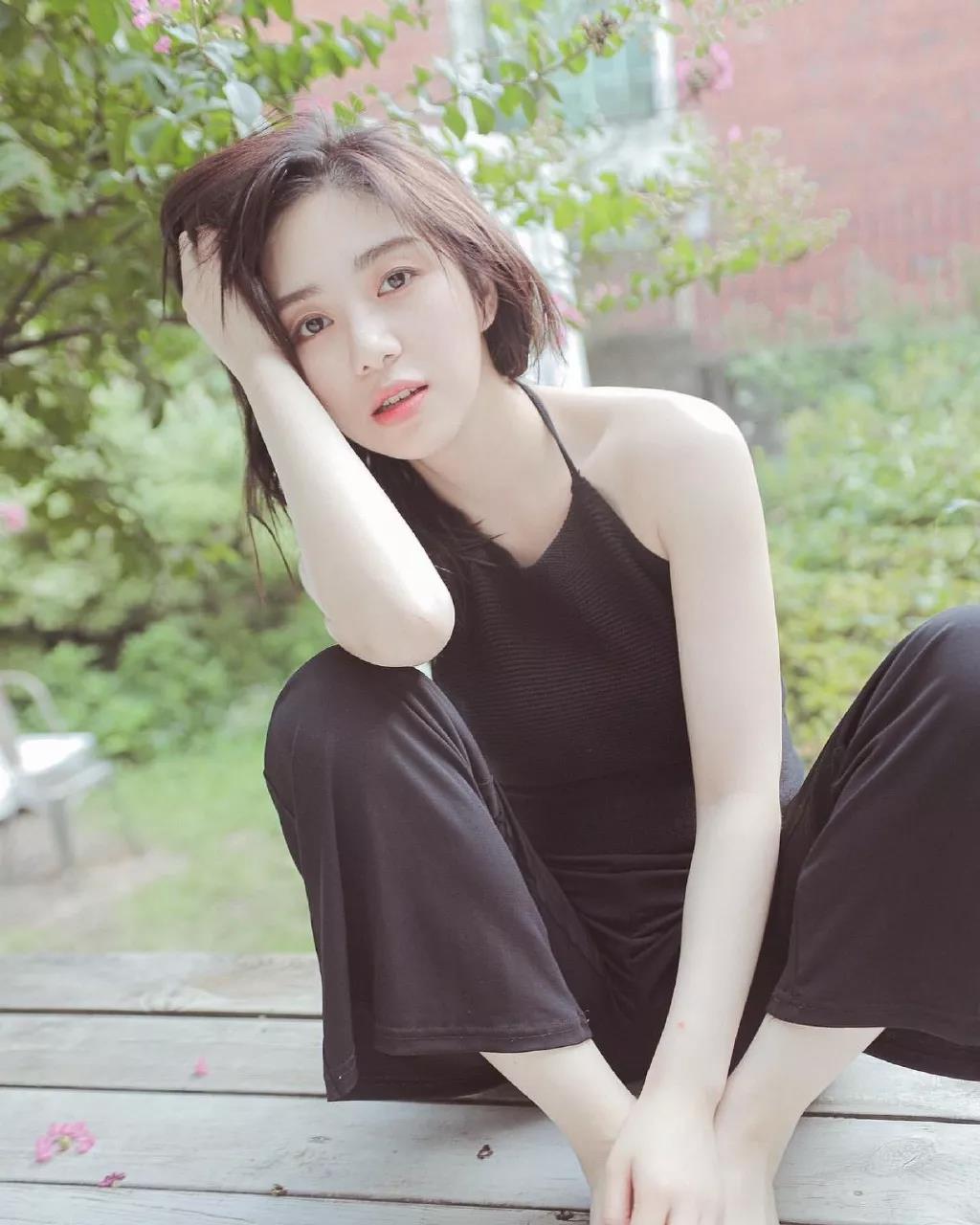 以女性组合AOA出道，首次主演就被提名为最佳女主角，爱豆也是演技派？