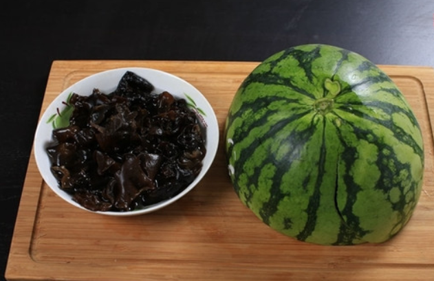 凉拌木耳，直接焯水就错了！加入薄荷，入味脆爽，吃完还想吃