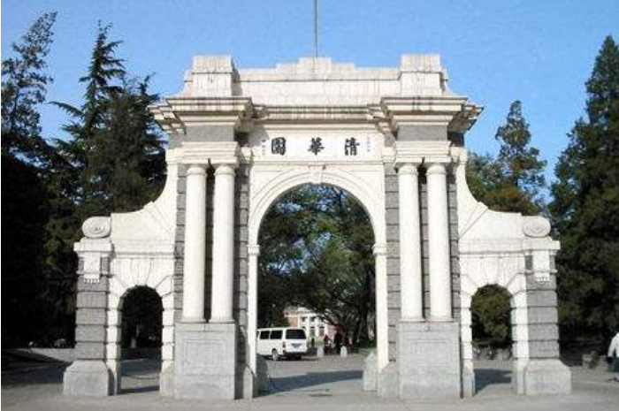 名校的奇葩规定，“游泳”成为这4所高校必修课，不合格不让毕业