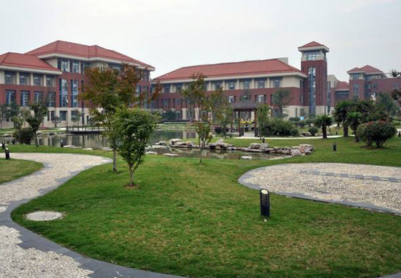 第四,南京中山大学南京大学或者中山大学都是不错的,很有名的正规大学
