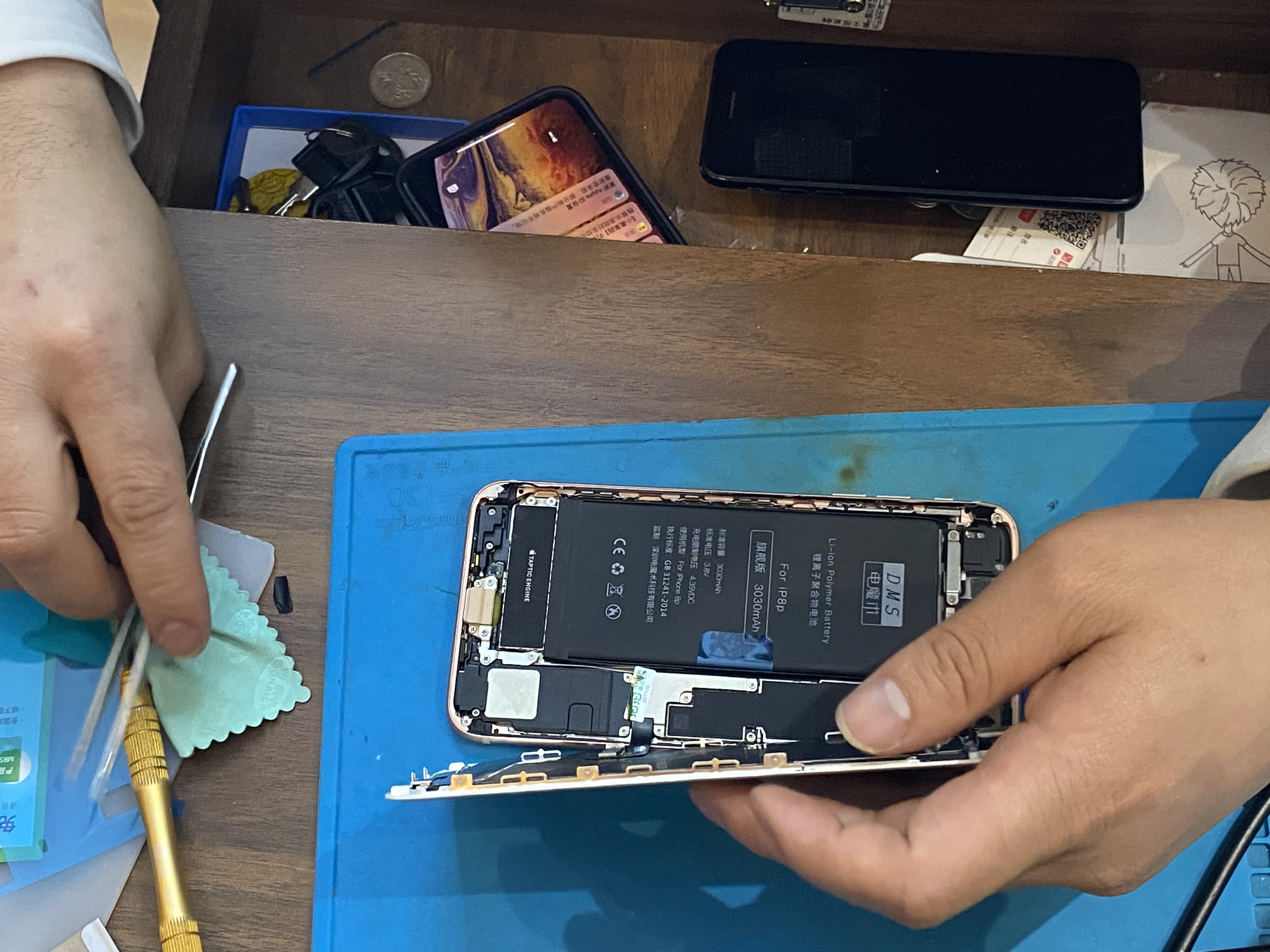 扶起我，iPhone8P还能再战三年，记一次苹果“无痛”换电池之旅