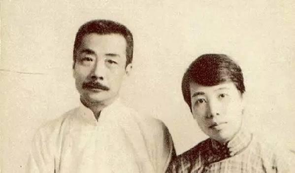 俯首甘为孺子牛上一句（《自嘲》：横眉冷对千夫指，俯首甘为孺子牛）