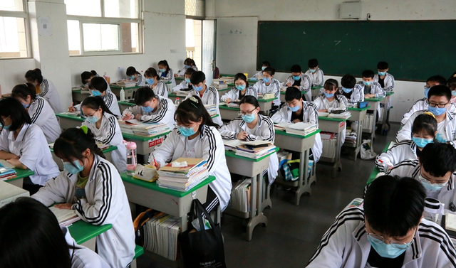 明年高考“新改革”，考试难度“再增加”，普通学生再难逆袭