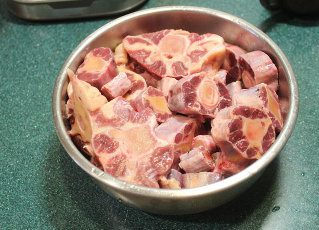 图片[3]-【萝卜焖牛尾】做法步骤图 吃货们的福利 特香-起舞食谱网