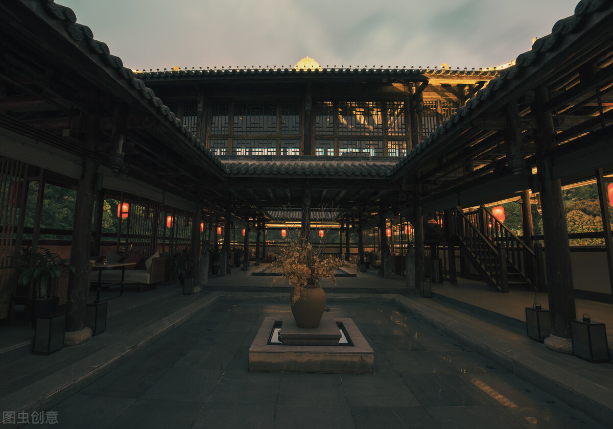 还有一位红尘客栈的美女叫牡丹,牡丹因误伤双眼永久失明.