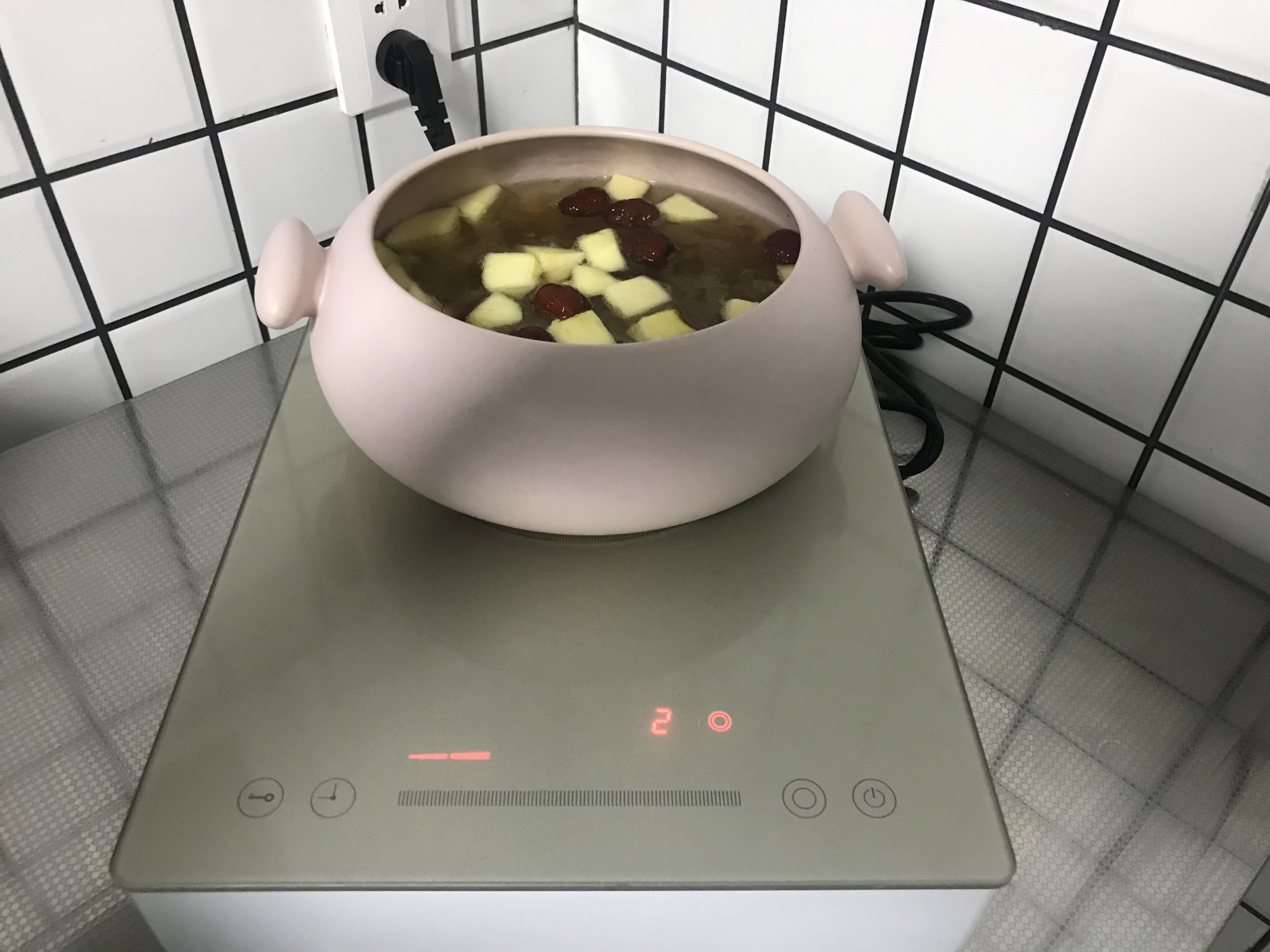 图片[9]-【苹果银耳桃胶羹】做法步骤图 易上火的人多喝点 还能润肤美-起舞食谱网