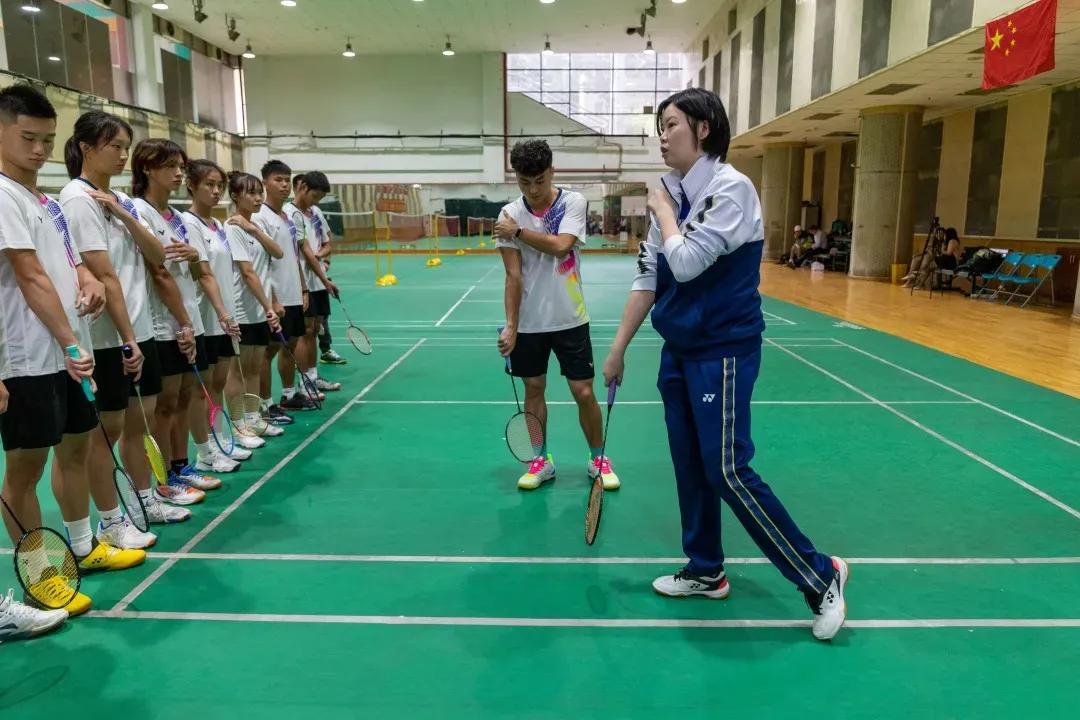 来蹭课吗？奥运冠军教你打羽毛球哦