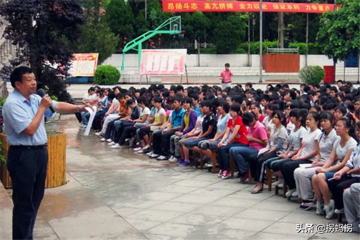 为1.8万名贫困生圆大学梦丨哪怕化缘，也要筹钱让他们走出大山