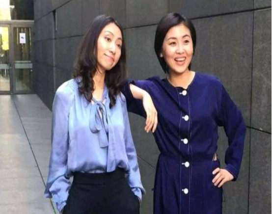 中国好闺蜜：一个42岁未婚，成为顶尖科学家，一个帮世界首富花钱