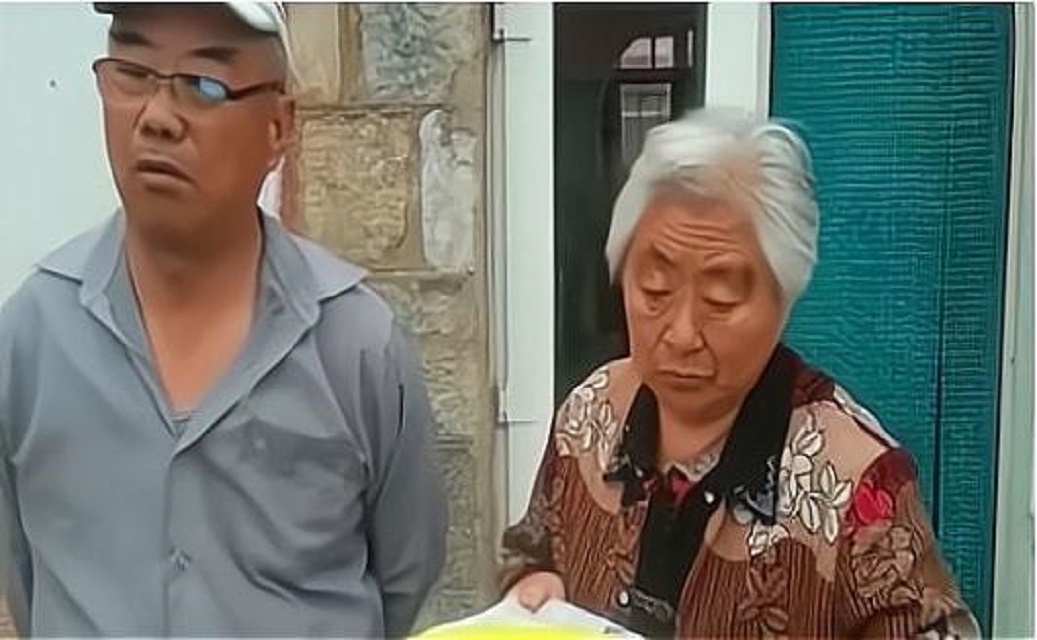 17年前女大学生失联至今，父母患癌求助媒体才知：女儿已改名换姓