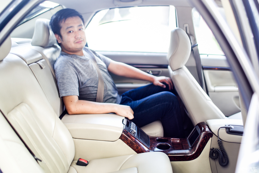 车载传真机真是活久见！体验经典老车Volvo S80四座版
