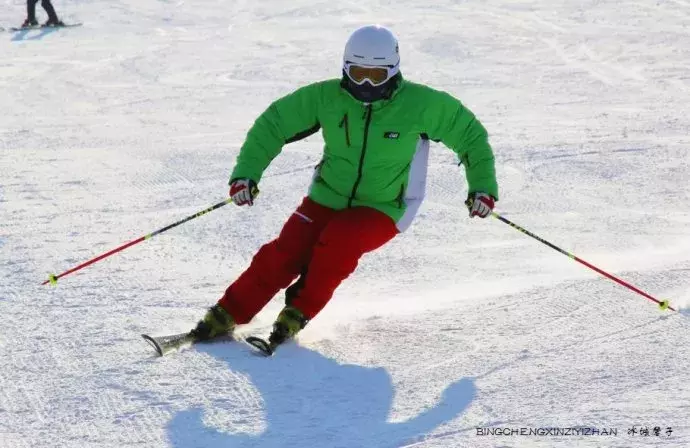 单板滑雪u型场地图(哈尔滨帽儿山高山滑雪场，滑雪发烧友驰骋的乐园)