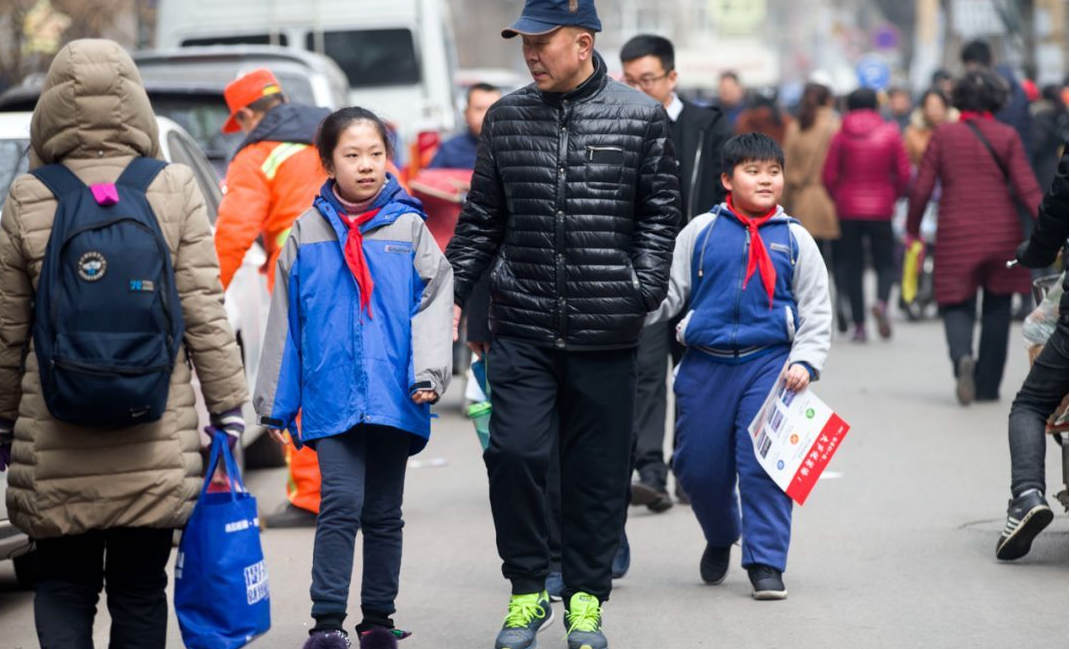 课后延时服务时间表出炉，每天不早于18:00放学，老师家长都急了