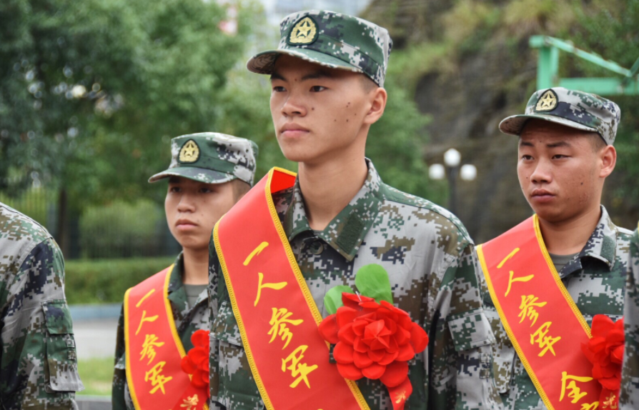 2021下半年征兵已开始，女生条件有所放宽，大学生报考更占优势