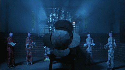 1995年，长白山银环洞内发现大量“千年僵尸”，景象诡异。