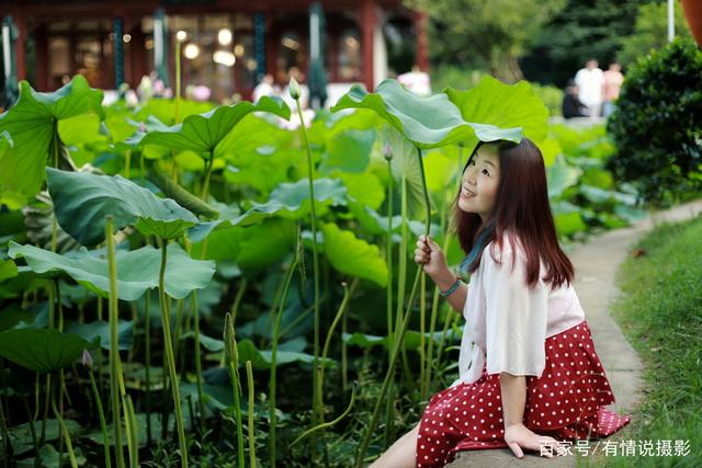 武汉梅园人像摄影图片(武汉市区竟隐藏着这样一个荷花园，我带老婆去拍摄写真照片)