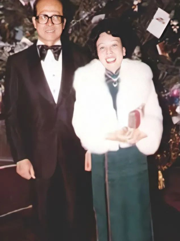 离世31年，李嘉诚却为她坚持扫墓31年，庄月明有何优秀之处？