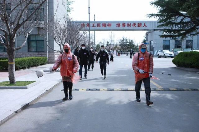 山东省潍坊商业学校组织疫情防控流程模拟演练活动